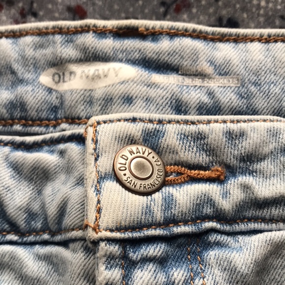 Size 6 Old Navy High Rise Boyfriend Jean Shorts - Picture 4 of 6